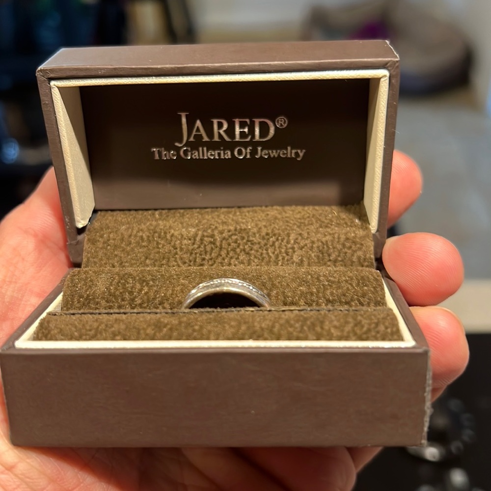10k white gold diamond ring